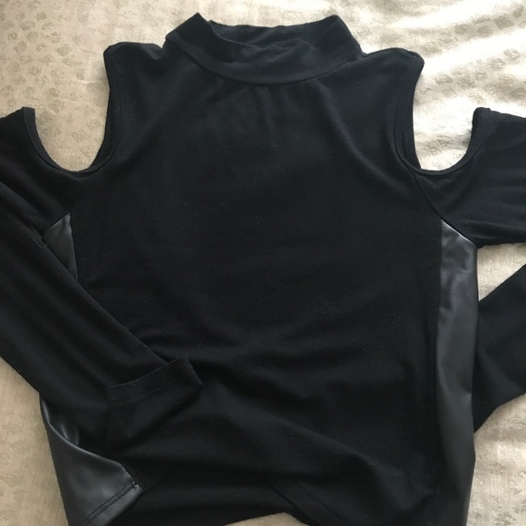 Open Shoulder Long Sleeve - Picture 5 of 7